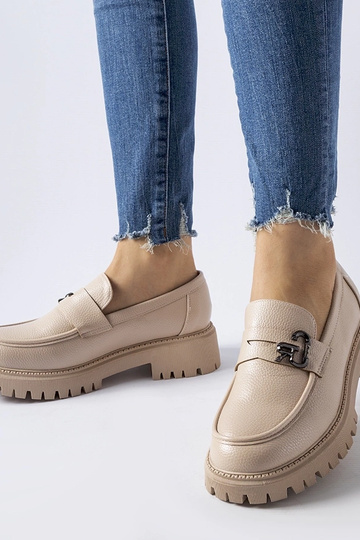 Beige klassiske loafers med spænde Francesca