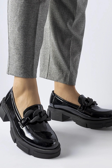 zwarte gelakte instappers...