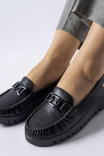 Sorte loafers med spænde med kilehæl fra Lionella 2