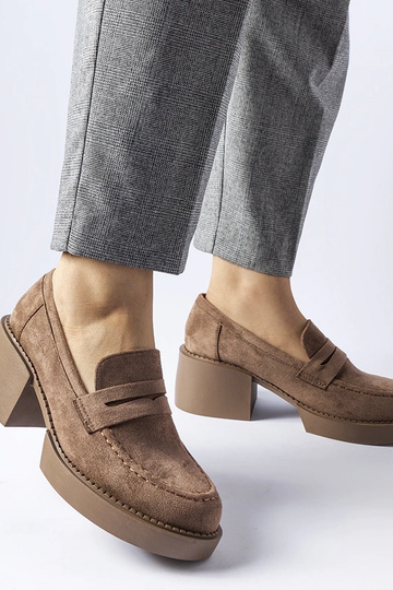 Brune loafers på blokken...