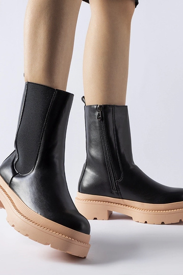 Sorte ankelstøvler med...