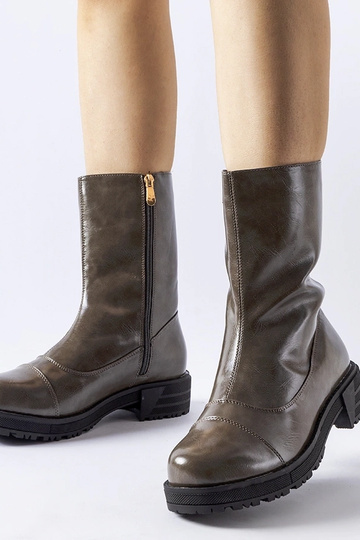 Donkergrijze gevoerde...