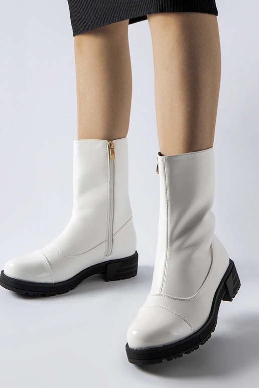 Hvide isolerede klassiske Monsanpolo...