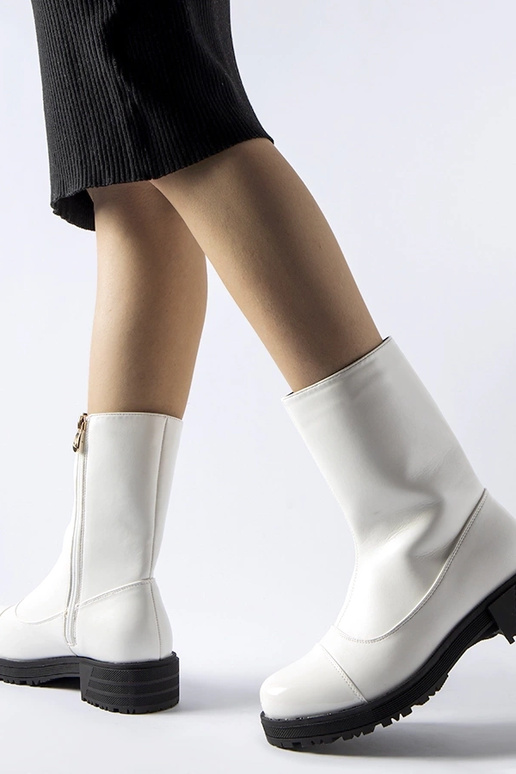 Hvide isolerede klassiske Monsanpolo...