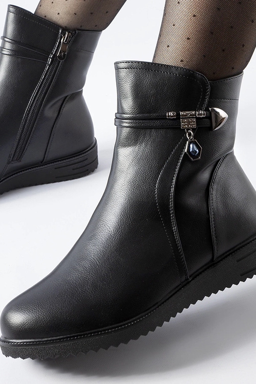 Zwarte gevoerde laarzen met... Zwarte gevoerde laarzen met...