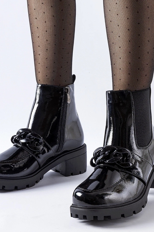 Sorte lakisolerede støvler med spænde...