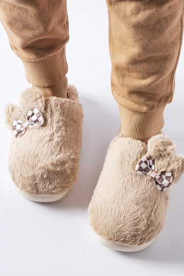 Beige isolerede dametøfler... 2