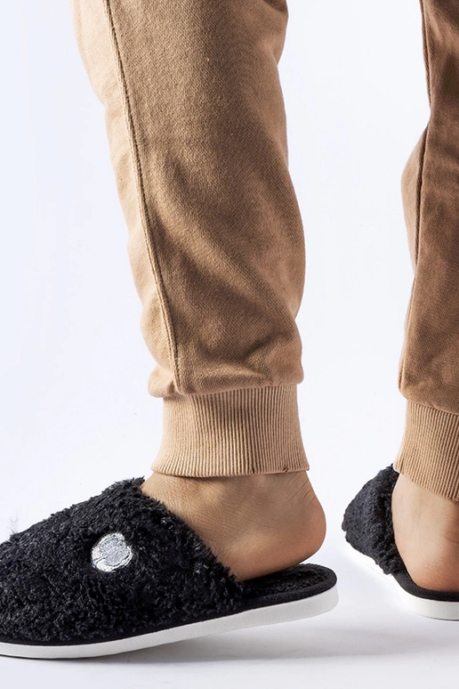 Sorte varme hjemmesko med Alessio patch