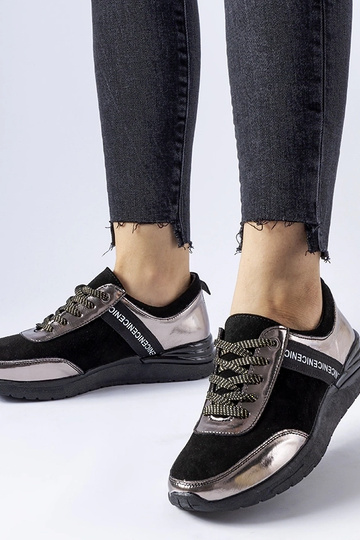 Sorte og grå lædersneakers...