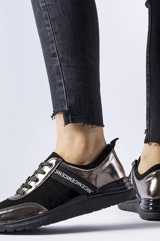 Sorte og grå lædersneakers fra...