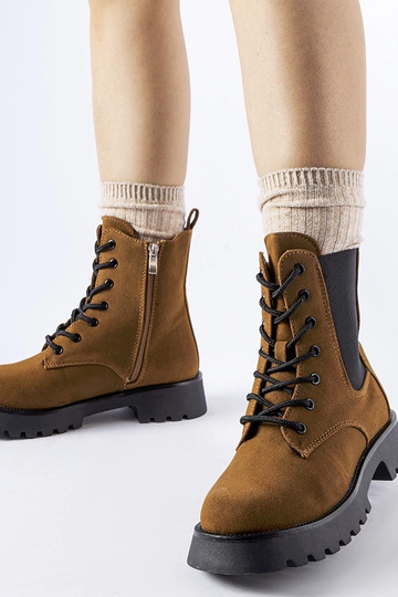 Brune ankelstøvler med en...