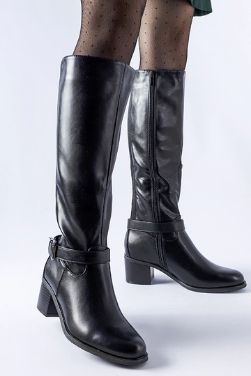 Sorte støvler med... 2