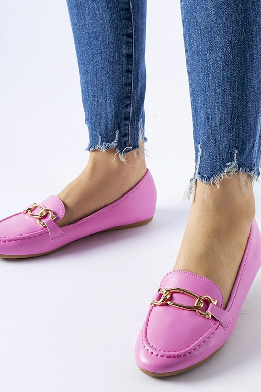 Pink loafers dekoreret med et Gaston... Pink loafers dekoreret med et Gaston...