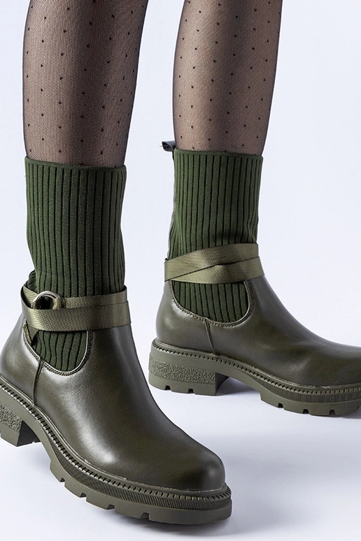 Donkergroene sok-achtige gevoerde...