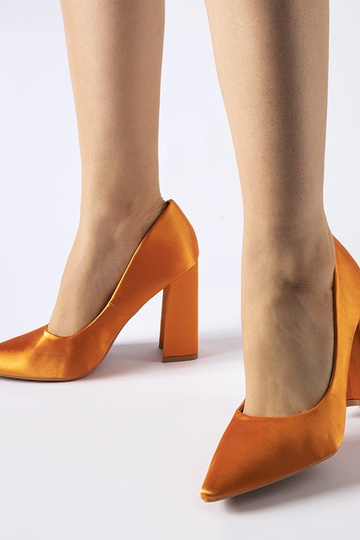 Gonzalez orange satin pumper