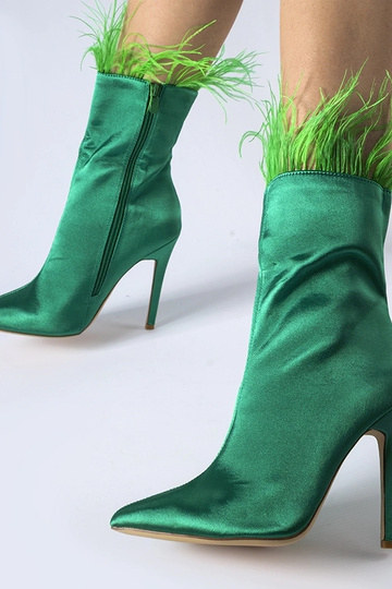 Groene enkellaarsjes versierd met veertjes Selvena