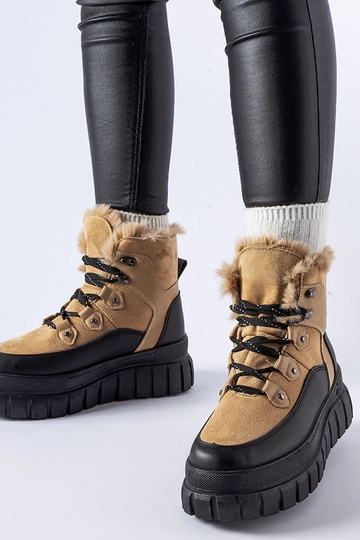 Beige ankelstøvler med...