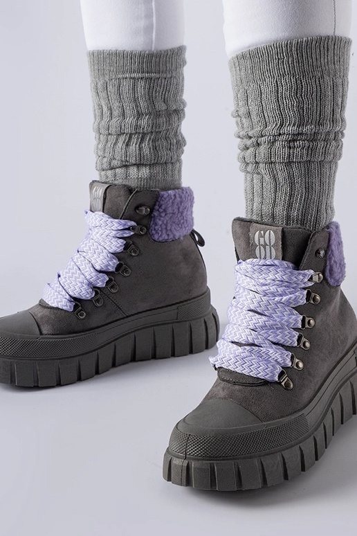 Grijze enkellaarsjes met paarse... Grijze enkellaarsjes met paarse...