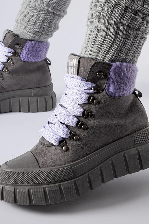 Grijze enkellaarsjes met paarse... Grijze enkellaarsjes met paarse...