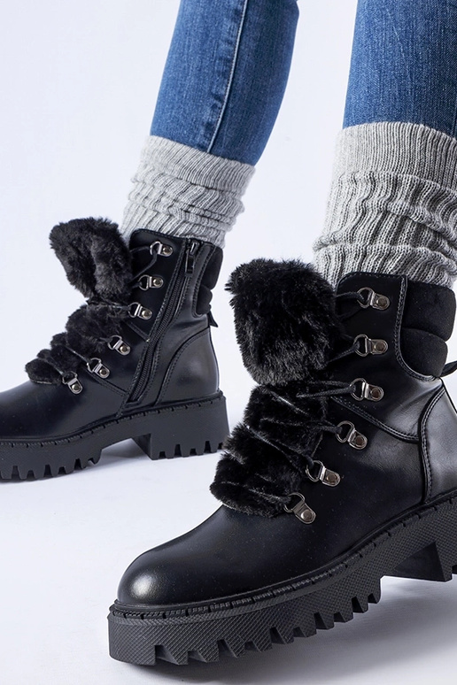 Sorte arbejdere med dekorativ pels...