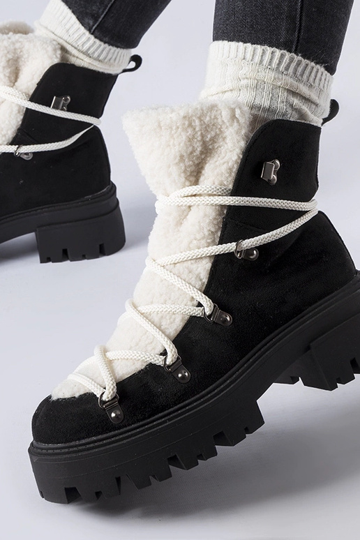 Sorte arbejdere med dekorativ tunge...