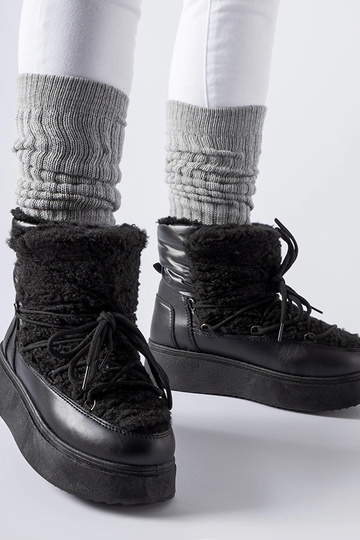 Sorte snestøvler på en... 2