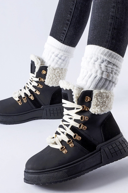 Sorte arbejdere på en massiv...