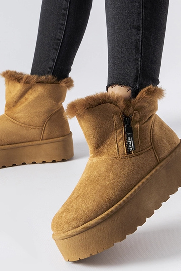 Bruine sneeuwlaarzen op... 2