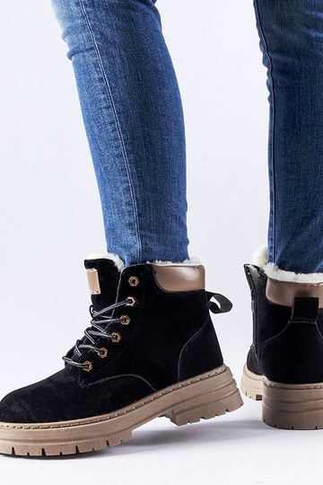 Zwarte workers met lichte...