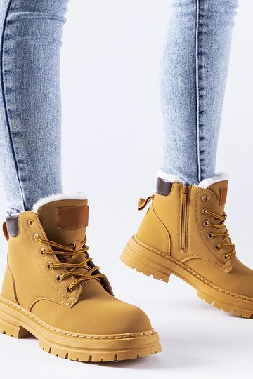 Bronskleurige gevoerde...