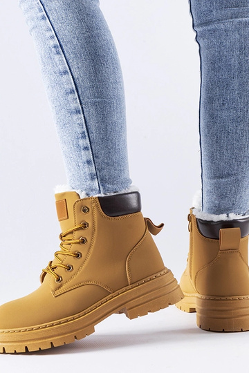 Bronskleurige gevoerde... 2