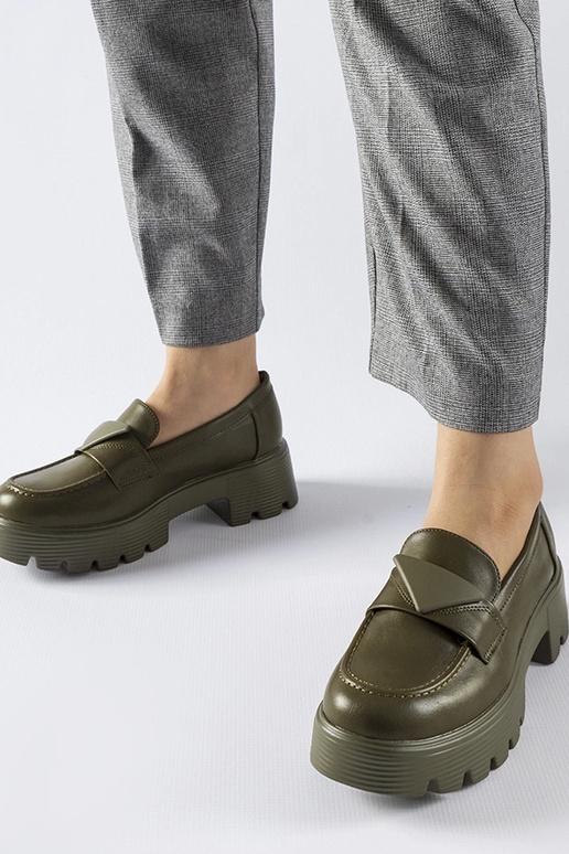 Grønne mokkasiner med en massiv... Grønne mokkasiner med en massiv...