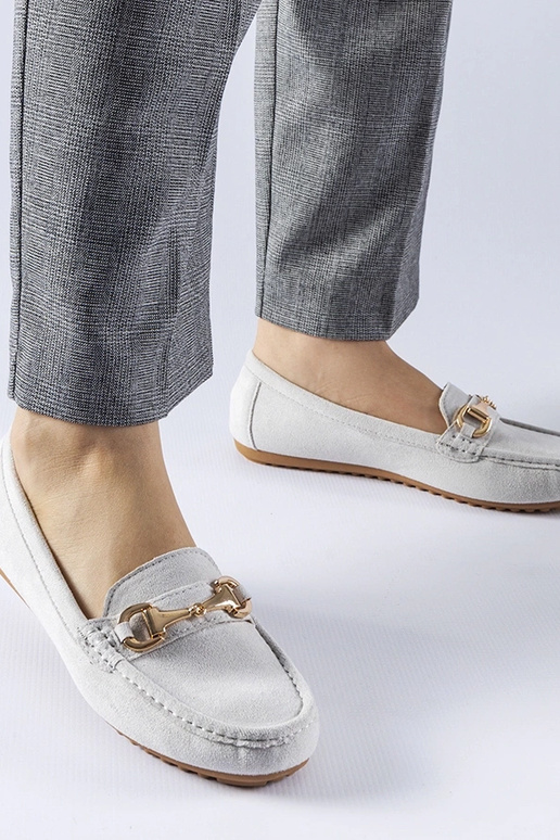 Grå loafers dekoreret med et... Grå loafers dekoreret med et...