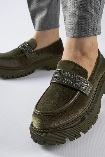 Grønne loafers dekoreret med zirkoner Longuelo