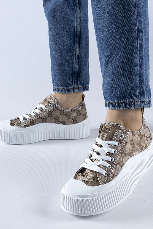 Brune sneakers dekoreret med... Brune sneakers dekoreret med...