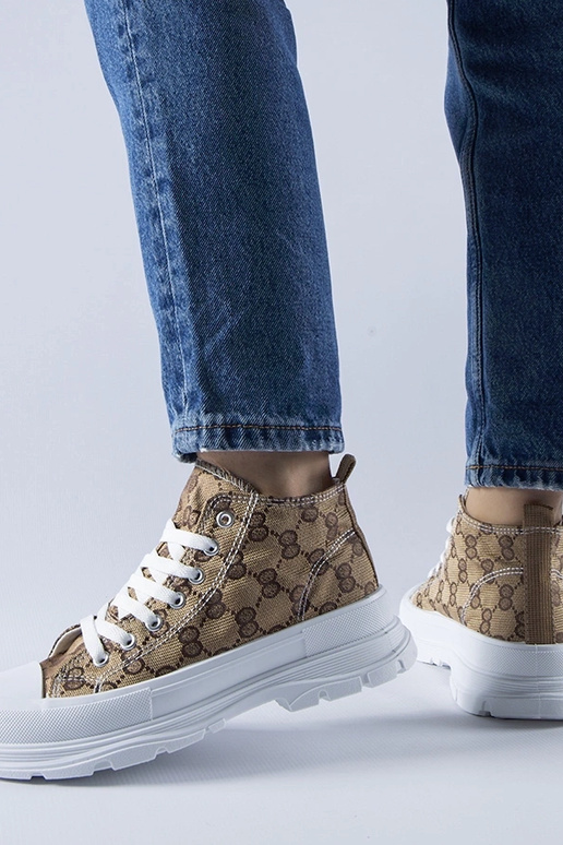 Brune sneakers dekoreret med Terenzio... Brune sneakers dekoreret med Terenzio...