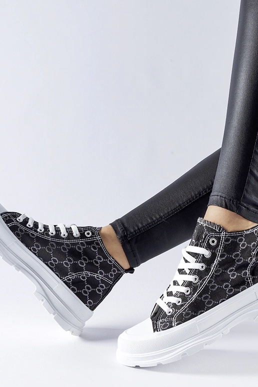 Sorte sneakers dekoreret med Terenzio... Sorte sneakers dekoreret med Terenzio...