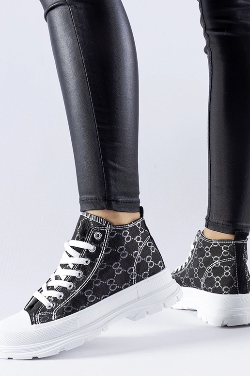 Sorte sneakers dekoreret med Terenzio... Sorte sneakers dekoreret med Terenzio...