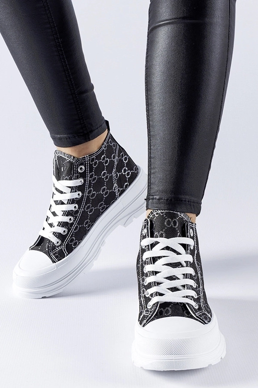 Sorte sneakers dekoreret med Terenzio... Sorte sneakers dekoreret med Terenzio...