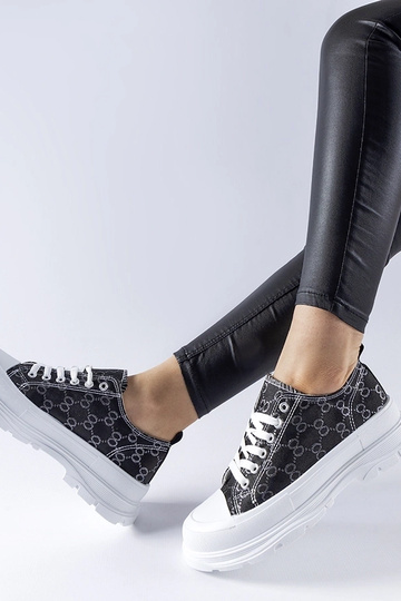 Sorte sneakers dekoreret med Antonella-monogrammet 2