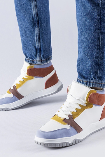 Elizabeths lilla high top...