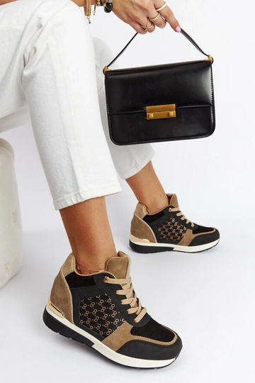 Sorte sneakers med kastanje