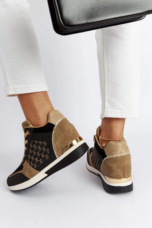 Sorte sneakers med kastanje