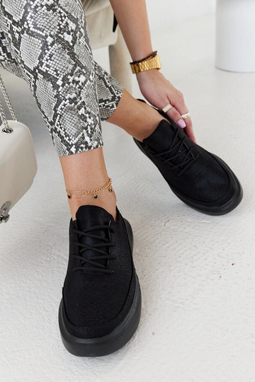 Sorte damesneakers på...