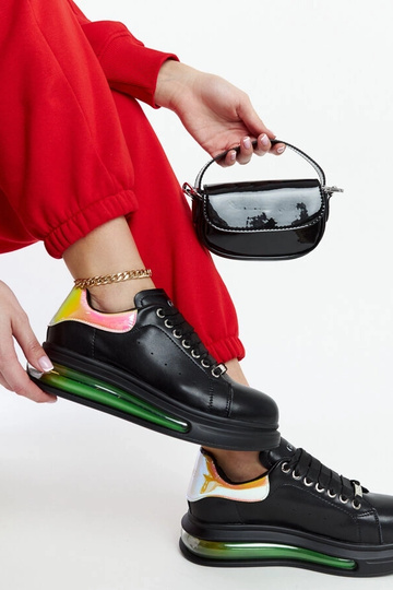 Sorte sneakers på platformen GOE NN2N4030