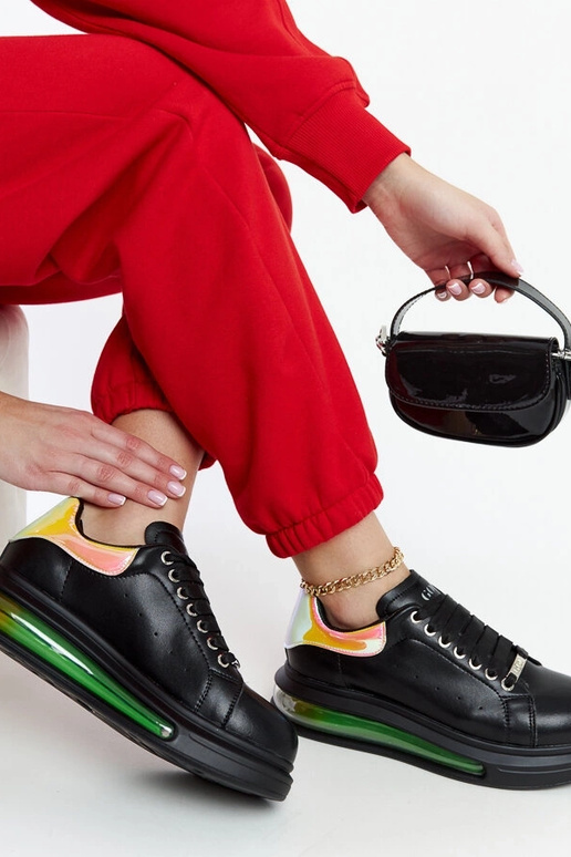 Sorte sneakers på platformen GOE...