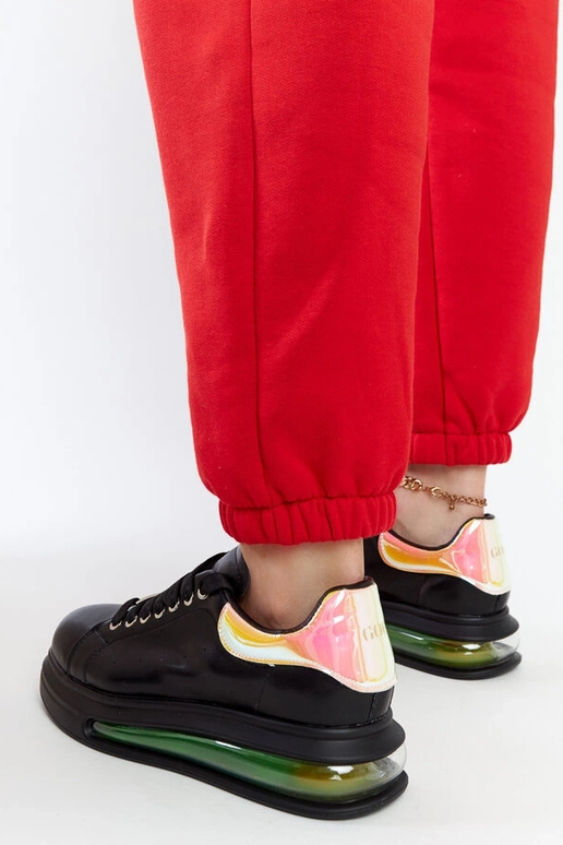 Sorte sneakers på platformen GOE...