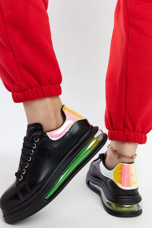 Sorte sneakers på platformen GOE...