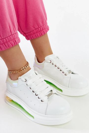 Hvide sneakers på platformen GOE NN2N4029