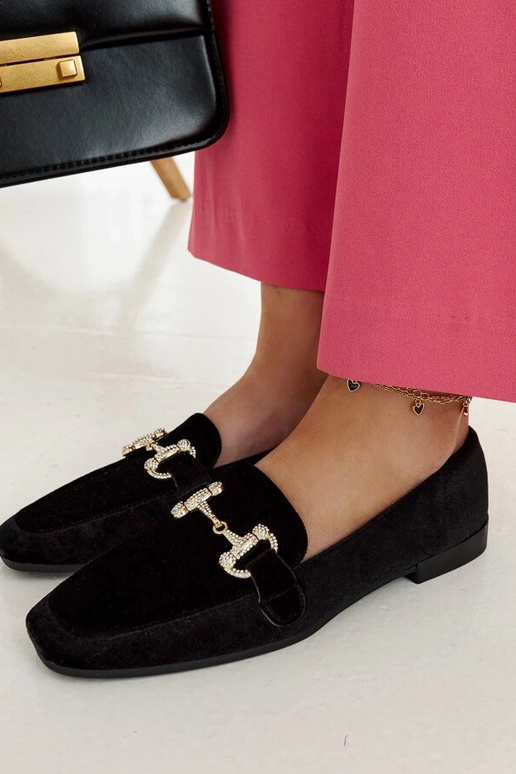 Sorte fløjlsmokkasiner med zirkoner... Sorte fløjlsmokkasiner med zirkoner...